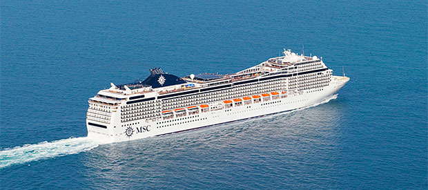 Cruceros Transatlánticos, barco surcando el océano Atlántico. SoloCruceros.mx