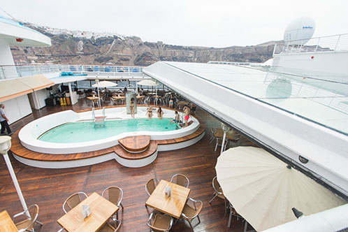 Piscina a bordo, Celestyal Cruises. SoloCruceros.mx