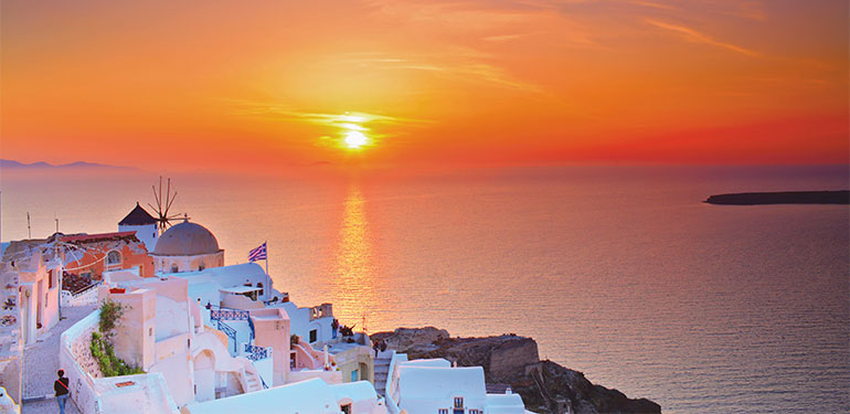 Cruceros por las Islas Griegas, atardecer en Santorini. SoloCruceros.mx