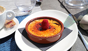 Crema catalana, postre típico en Barcelona. SoloCruceros.mx